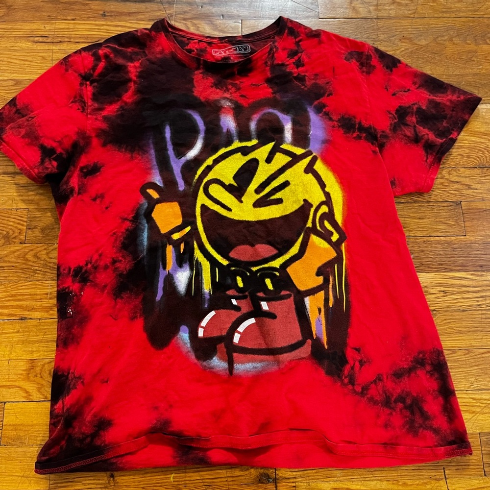 Cool red tie dye Pac-Man shirt I got at the thrift. Oversized and vintage! ❤️